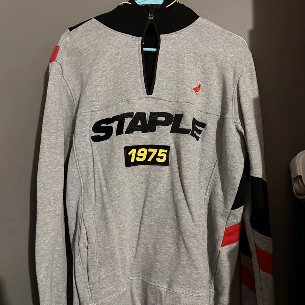 Staple Pigeon 1975 Gray Black White Sweater Size Medium Men’s.